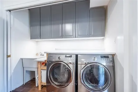 607 Edgewater Crescent Burlington ON L7T 3L8