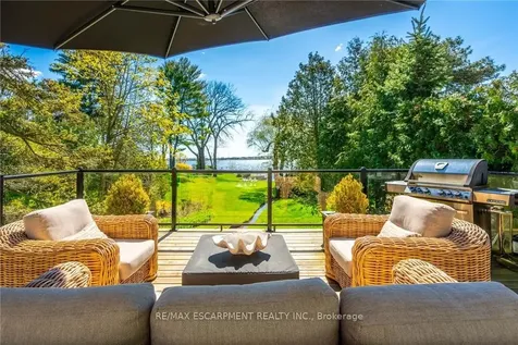 607 Edgewater Crescent Burlington ON L7T 3L8