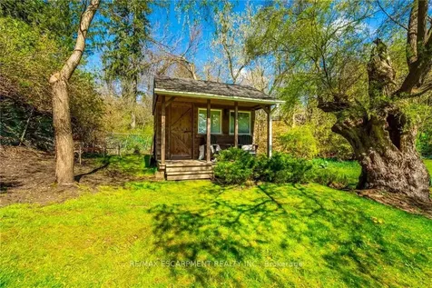 607 Edgewater Crescent Burlington ON L7T 3L8