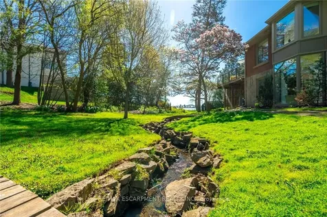 607 Edgewater Crescent Burlington ON L7T 3L8