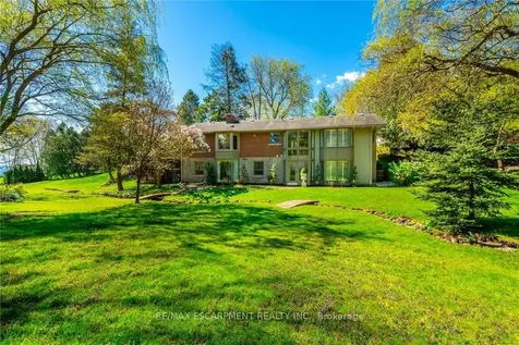 607 Edgewater Crescent Burlington ON L7T 3L8