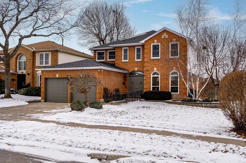 2198 Charnwood Drive Burlington ON L7M 2X1