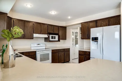 2198 Charnwood Drive Burlington ON L7M 2X1