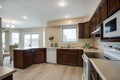 2198 Charnwood Drive Burlington ON L7M 2X1