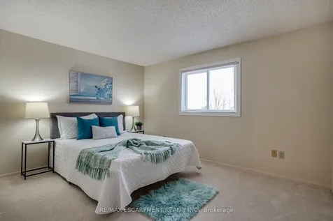 2198 Charnwood Drive Burlington ON L7M 2X1