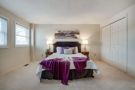 2198 Charnwood Drive Burlington ON L7M 2X1