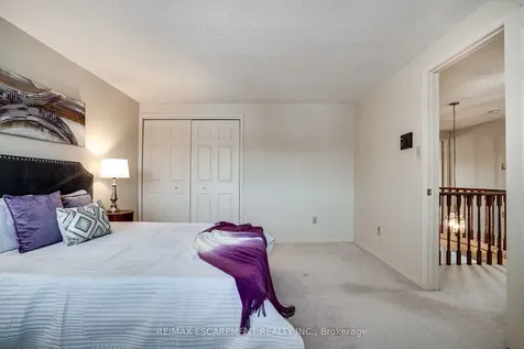 2198 Charnwood Drive Burlington ON L7M 2X1