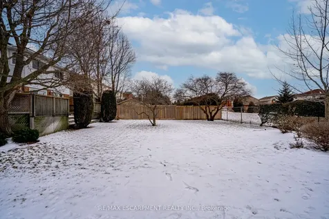 2198 Charnwood Drive Burlington ON L7M 2X1