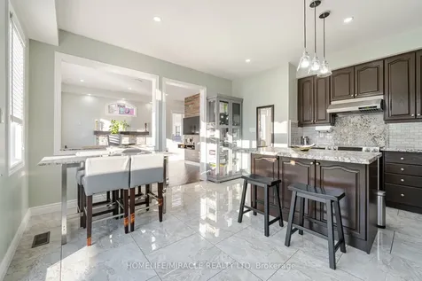 10 Smoothrock Trail Brampton ON L6R 0S5