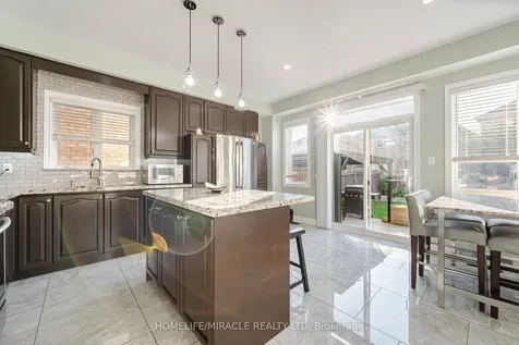 10 Smoothrock Trail Brampton ON L6R 0S5