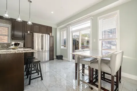 10 Smoothrock Trail Brampton ON L6R 0S5