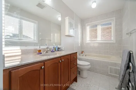 10 Smoothrock Trail Brampton ON L6R 0S5