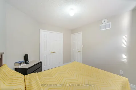 10 Smoothrock Trail Brampton ON L6R 0S5