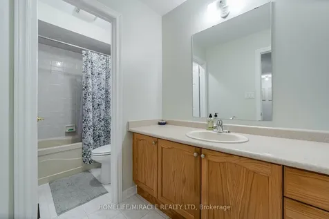 10 Smoothrock Trail Brampton ON L6R 0S5