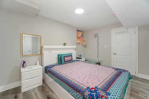 90 Truro Circle Brampton ON L7A 4E5