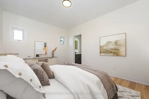 5538 Eaton Avenue Burlington ON L7L 4W6