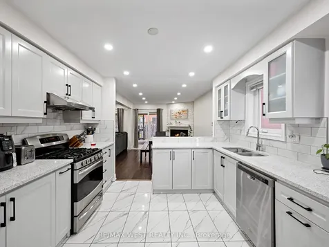 126 Sandmere Avenue Brampton ON L6Z 4A3