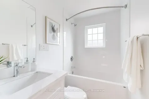 5470 Randolph Crescent Burlington ON L7L 3C5