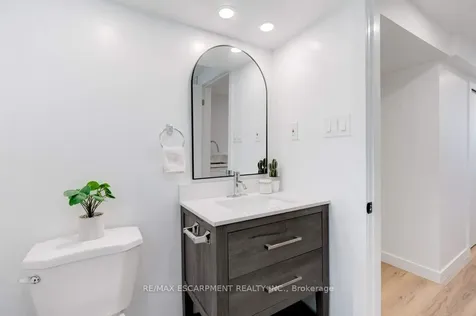 5470 Randolph Crescent Burlington ON L7L 3C5