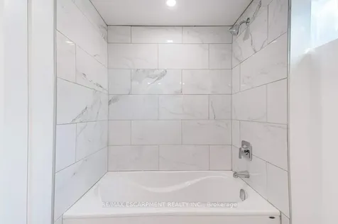 5470 Randolph Crescent Burlington ON L7L 3C5