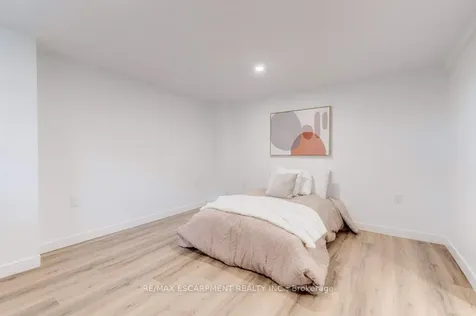 5470 Randolph Crescent Burlington ON L7L 3C5