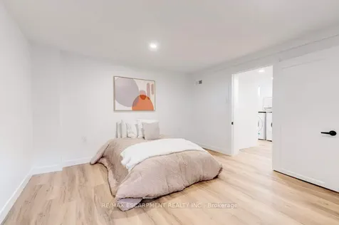 5470 Randolph Crescent Burlington ON L7L 3C5