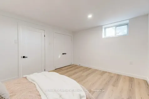 5470 Randolph Crescent Burlington ON L7L 3C5