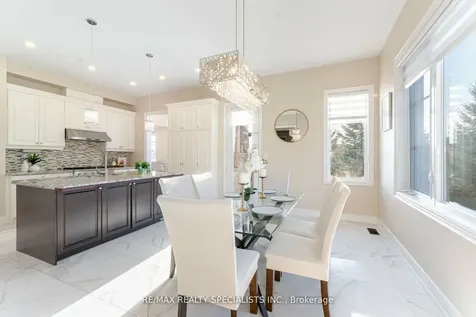 8 Herringbone Crescent Brampton ON L6P 4B8