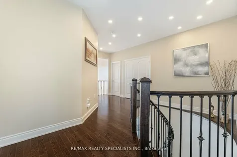 8 Herringbone Crescent Brampton ON L6P 4B8