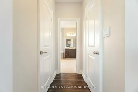 8 Herringbone Crescent Brampton ON L6P 4B8