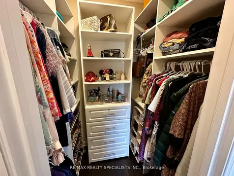 8 Herringbone Crescent Brampton ON L6P 4B8