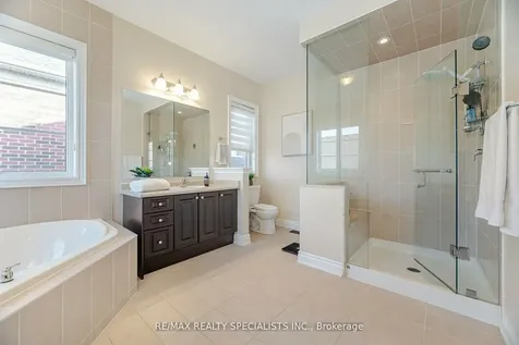 8 Herringbone Crescent Brampton ON L6P 4B8