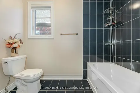 8 Herringbone Crescent Brampton ON L6P 4B8