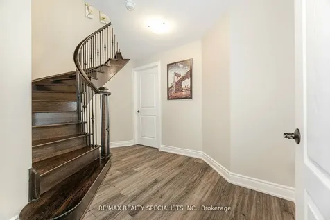 8 Herringbone Crescent Brampton ON L6P 4B8