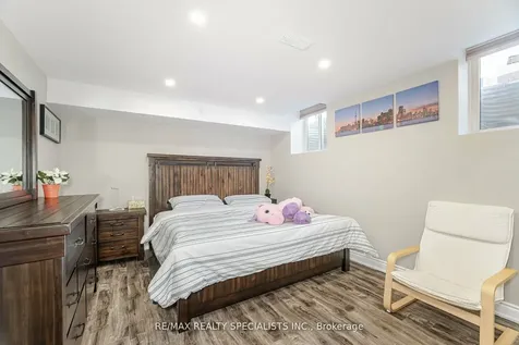 8 Herringbone Crescent Brampton ON L6P 4B8