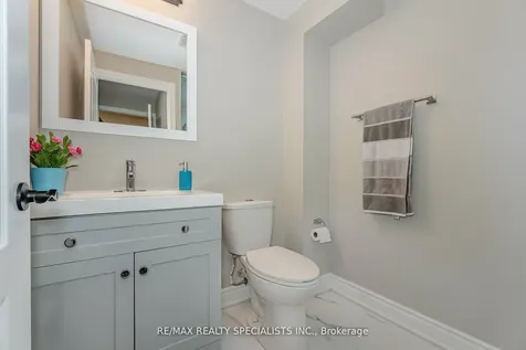 8 Herringbone Crescent Brampton ON L6P 4B8