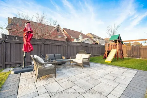 8 Herringbone Crescent Brampton ON L6P 4B8