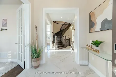 8 Herringbone Crescent Brampton ON L6P 4B8