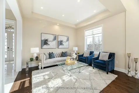 8 Herringbone Crescent Brampton ON L6P 4B8