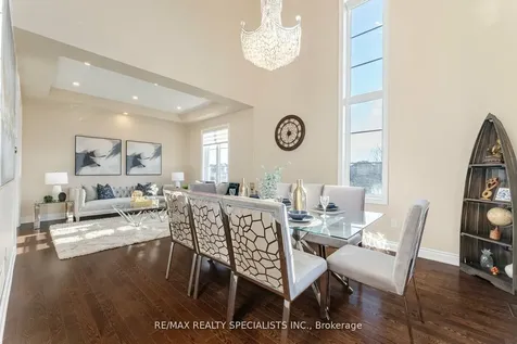 8 Herringbone Crescent Brampton ON L6P 4B8