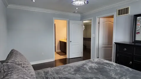 110 Apple Valley Way Brampton ON L6P 3X1