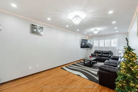 67 Stoneledge Circle Brampton ON L6R 1G8