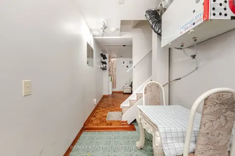 67 Stoneledge Circle Brampton ON L6R 1G8