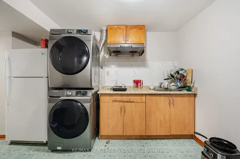 67 Stoneledge Circle Brampton ON L6R 1G8