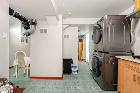 67 Stoneledge Circle Brampton ON L6R 1G8