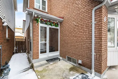 67 Stoneledge Circle Brampton ON L6R 1G8