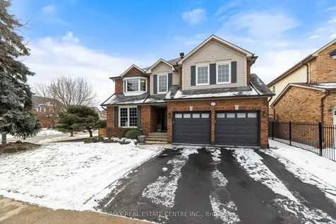 2112 Berwick Drive Burlington ON L7M 4B3