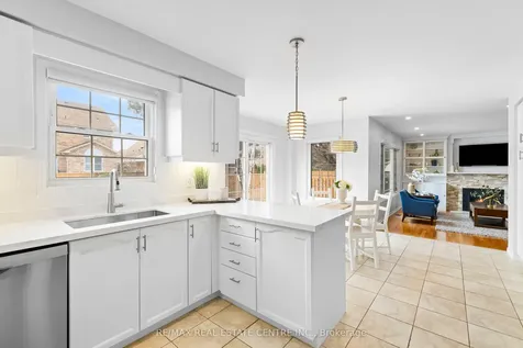 2112 Berwick Drive Burlington ON L7M 4B3