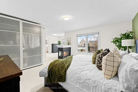 2112 Berwick Drive Burlington ON L7M 4B3