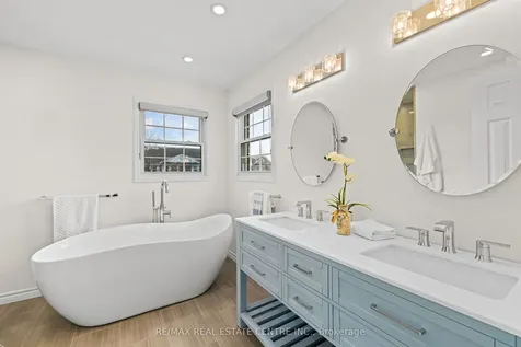 2112 Berwick Drive Burlington ON L7M 4B3